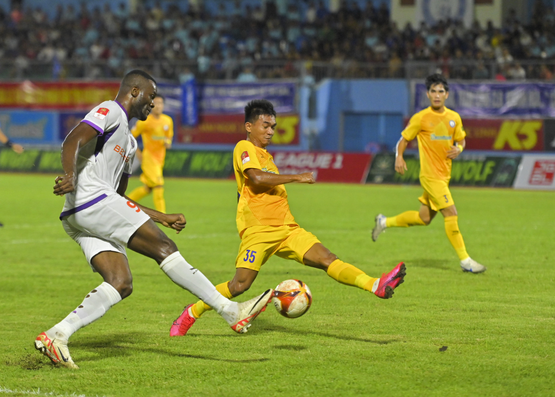 Trận đấu giữa Becamex Bình Dương và Khánh Hòa giai đoạn lượt đi mùa giải năm nay.