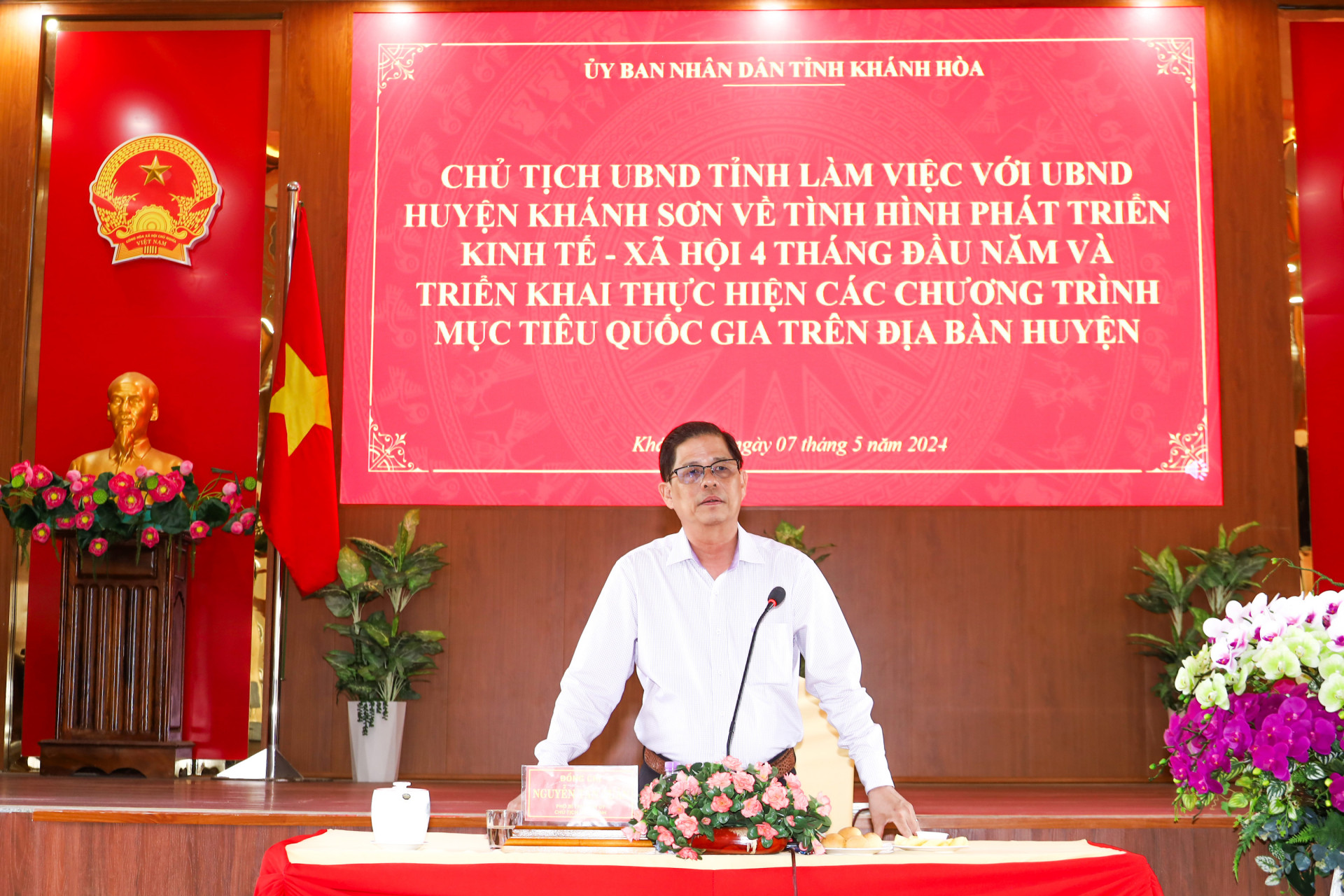 Đồng chí Nguyễn Tấn Tuân phát biểu tại buổi làm việc.