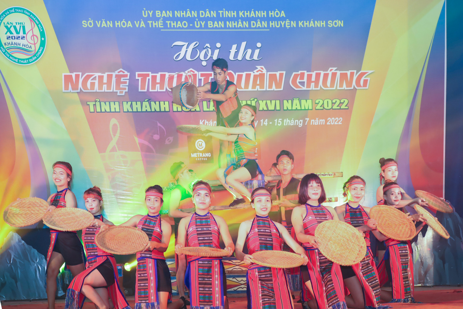 Một tiết mục của đoàn NTQC huyện Khánh Sơn tham gia Hội thi NTQC lần thứ XVI năm 2022. Ảnh minh họa.   