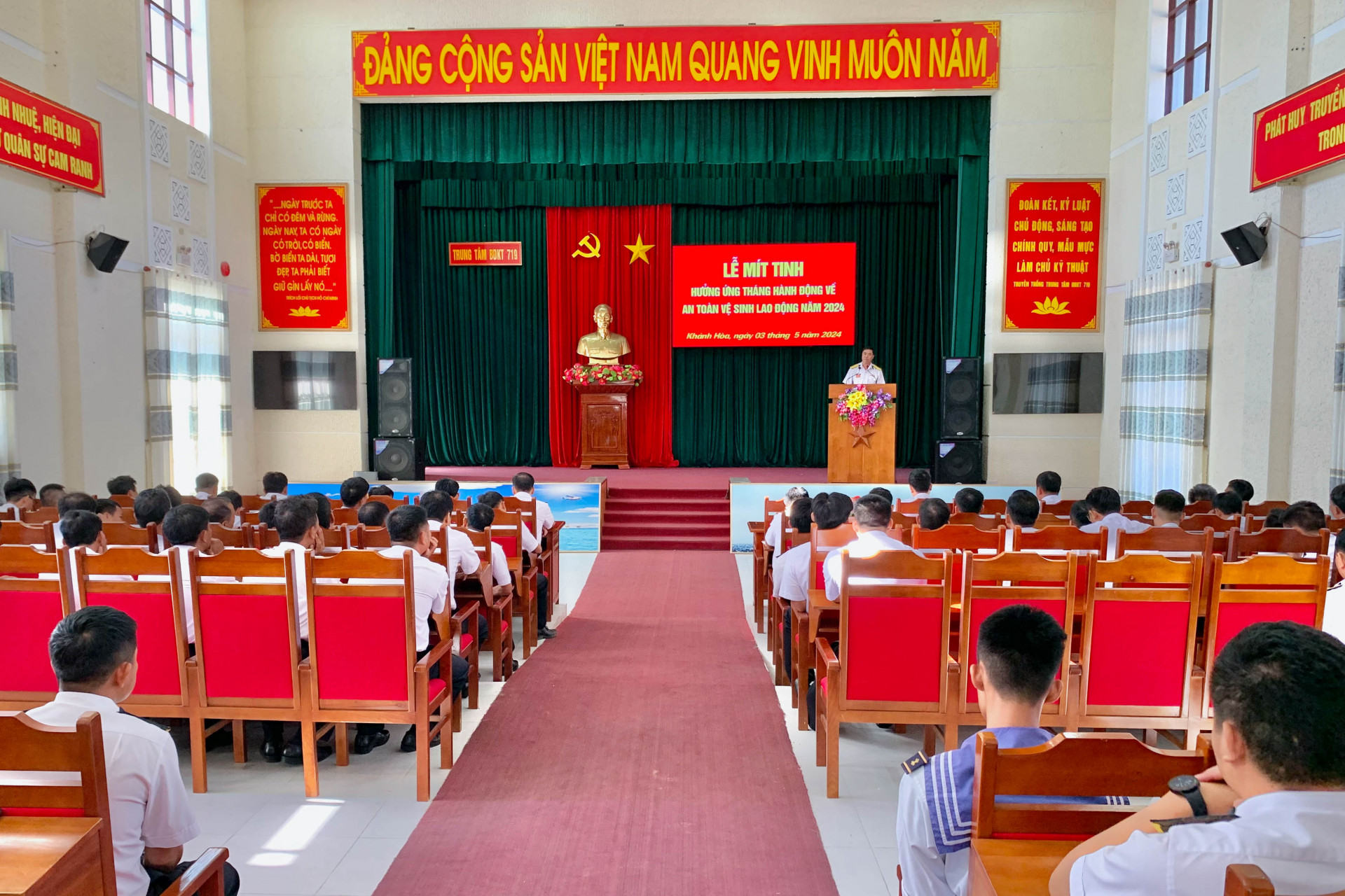 Quang cảnh buổi lễ.