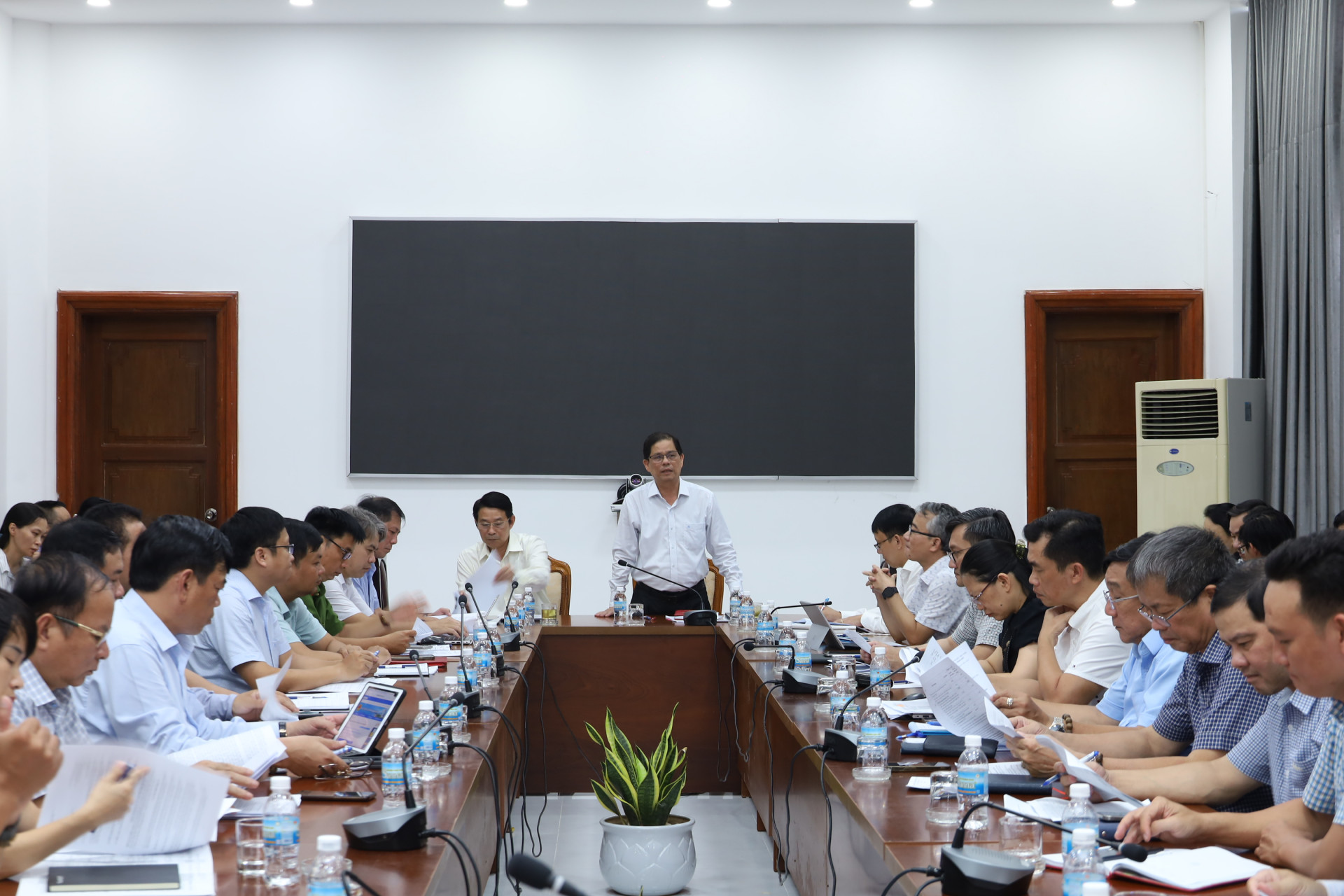 Đồng chí Nguyễn Tấn Tuân phát biểu tại phiên họp lần thứ 6 của Ban chỉ đạo Chuyển đổi số tỉnh.   