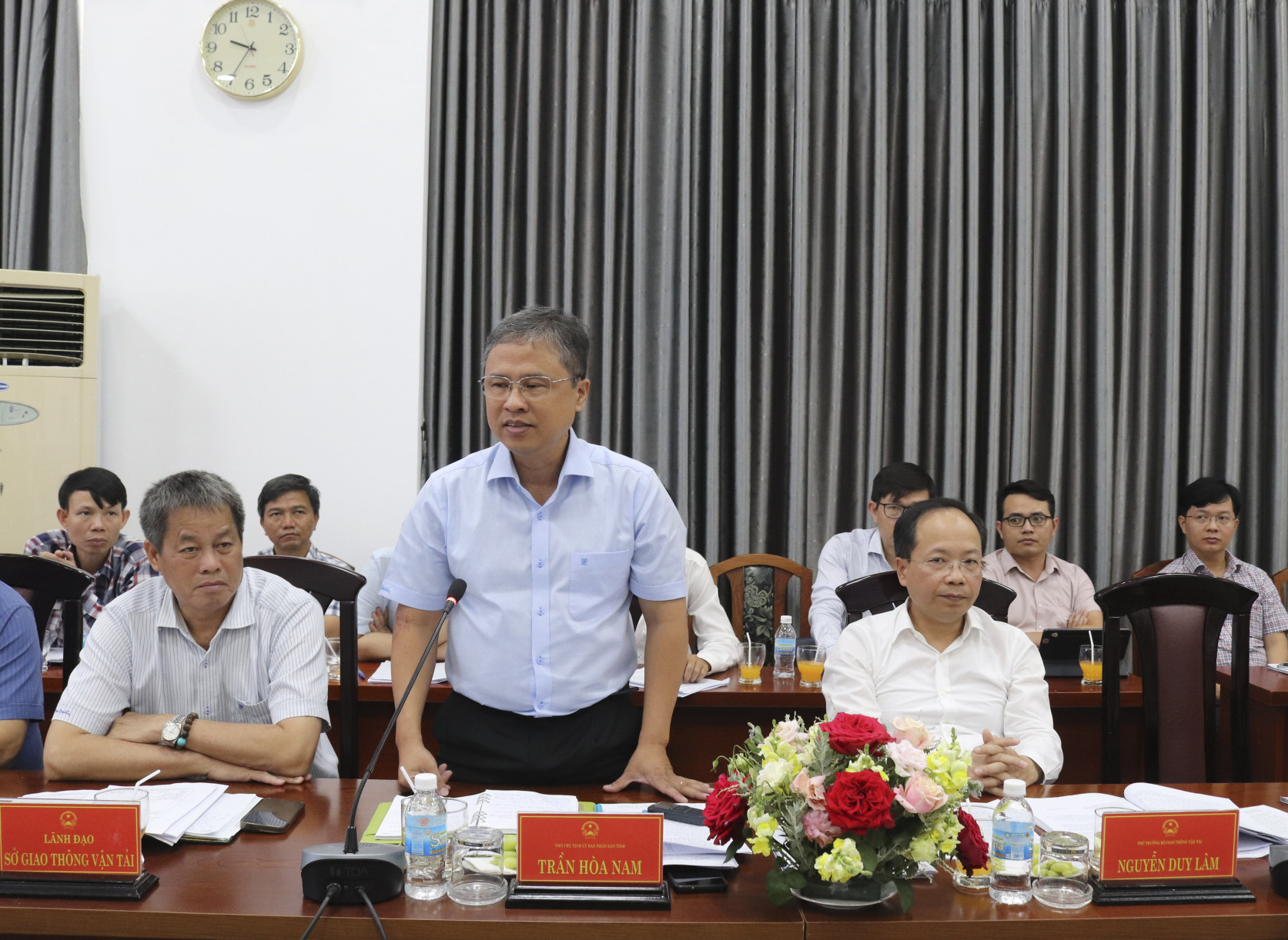 Ông Trần Hòa Nam - Phó Chủ tịch UBND tỉnh Khánh Hòa phát biểu tại cuộc họp.