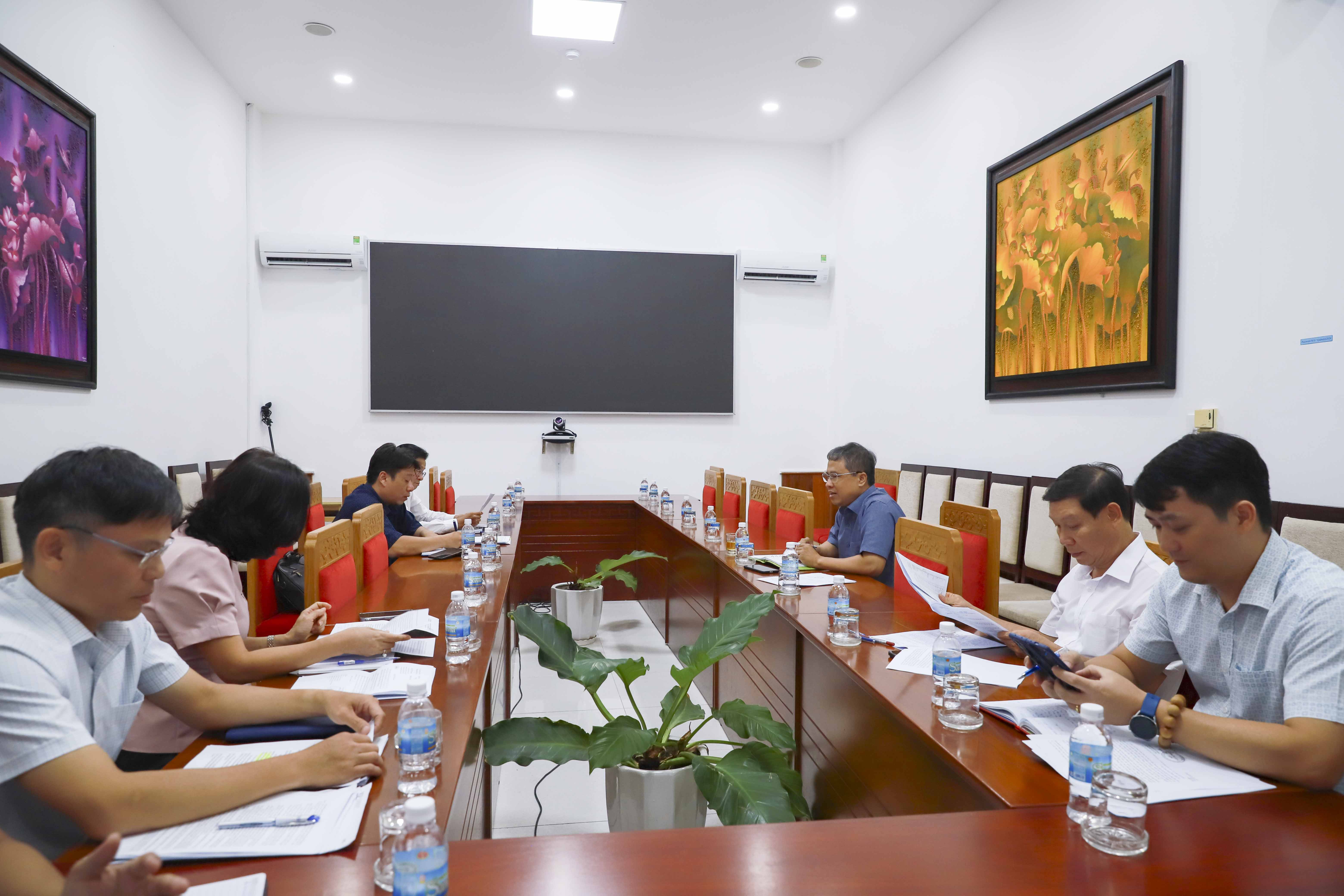 Quang cảnh cuộc họp.