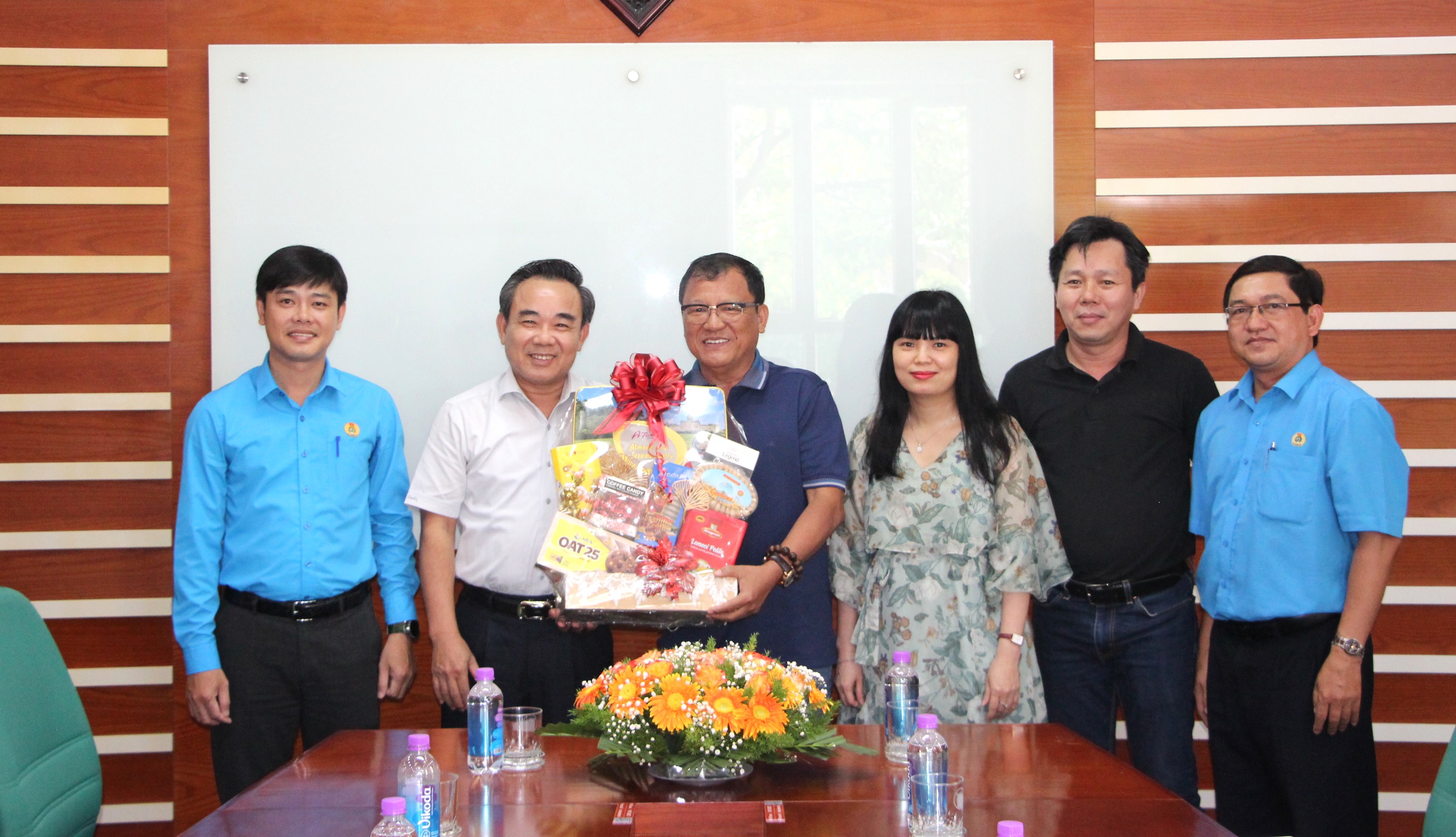 Đoàn đại biểu Quốc hội tỉnh Khánh Hòa tiếp xúc cử tri là công nhân lao động