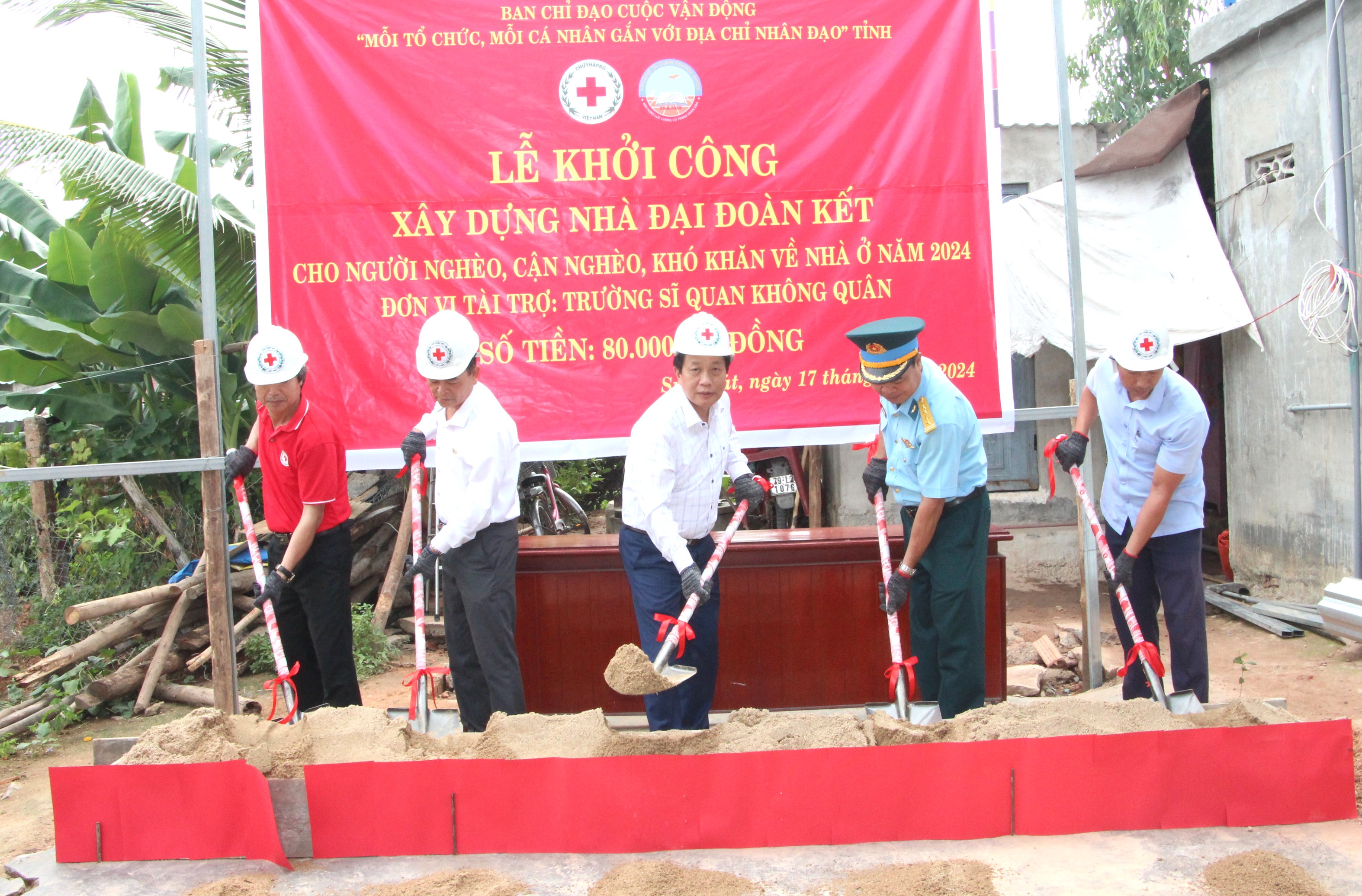 Khởi công xây dựng nhà đại đoàn kết cho hộ cận nghèo tại xã Suối Cát