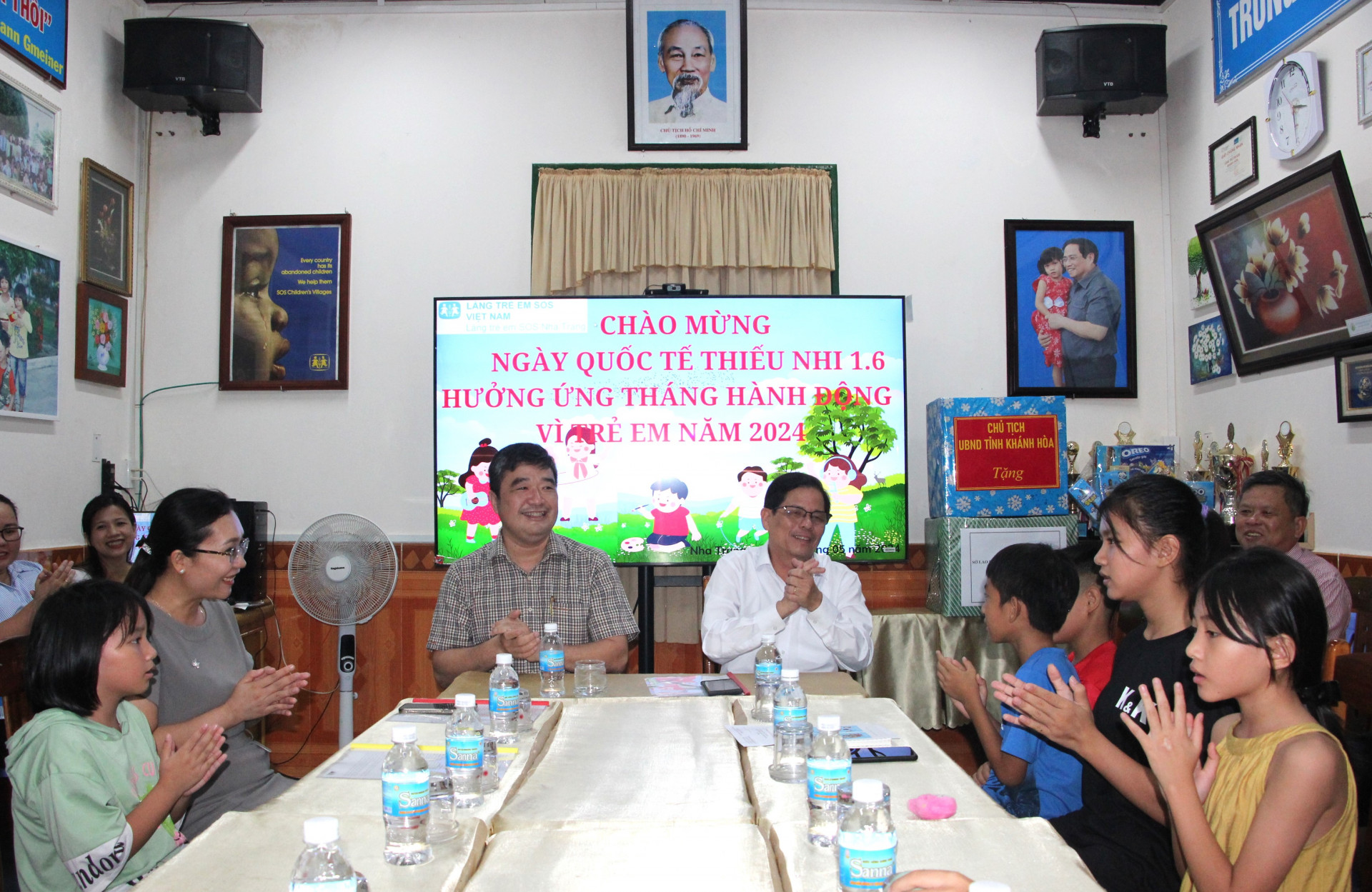 Đồng chí Nguyễn Tấn Tuân thăm hỏi, giao lưu văn nghệ với trẻ em Làng trẻ em SOS Nha Trang.