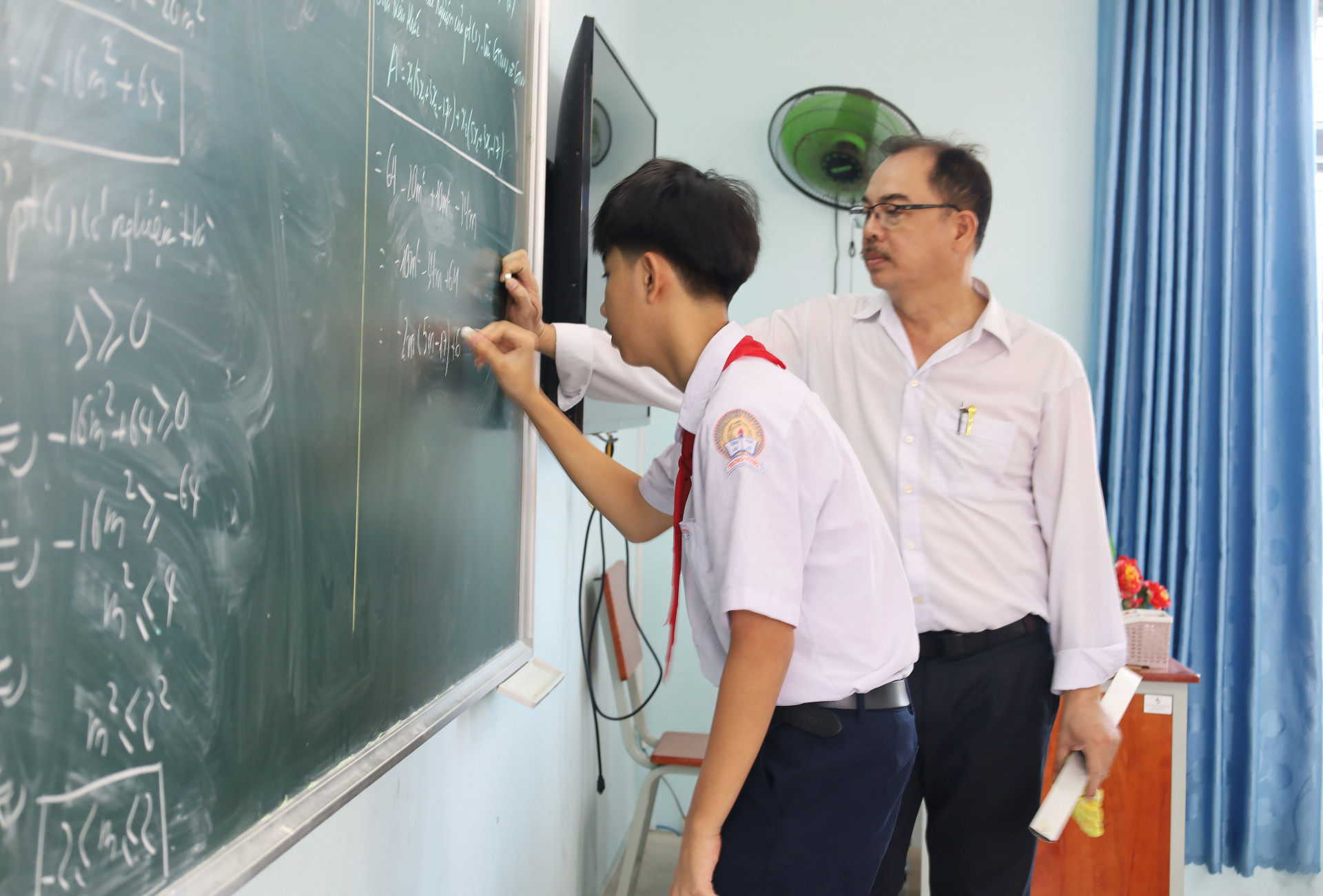 Giờ học Toán của học sinh lớp 9 Trường THCS Trưng Vương (TP. Nha Trang).
