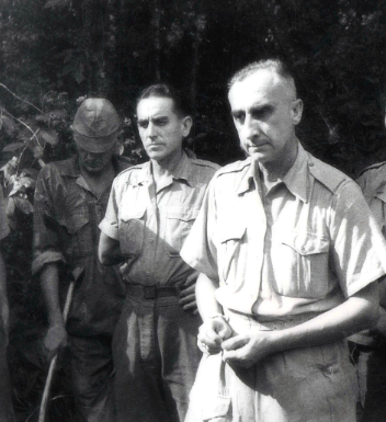 Tướng Đờ Cát và toàn bộ bộ chỉ huy quân Pháp bị bắt sống tại Điện Biên Phủ. Ảnh: Tư liệu