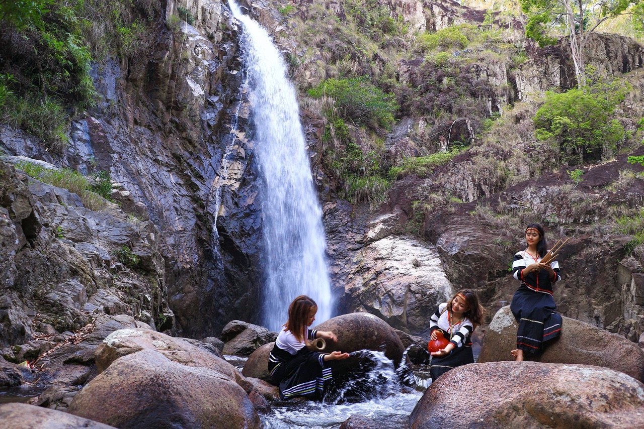 Ta Gu waterfall in Son Hiep commune