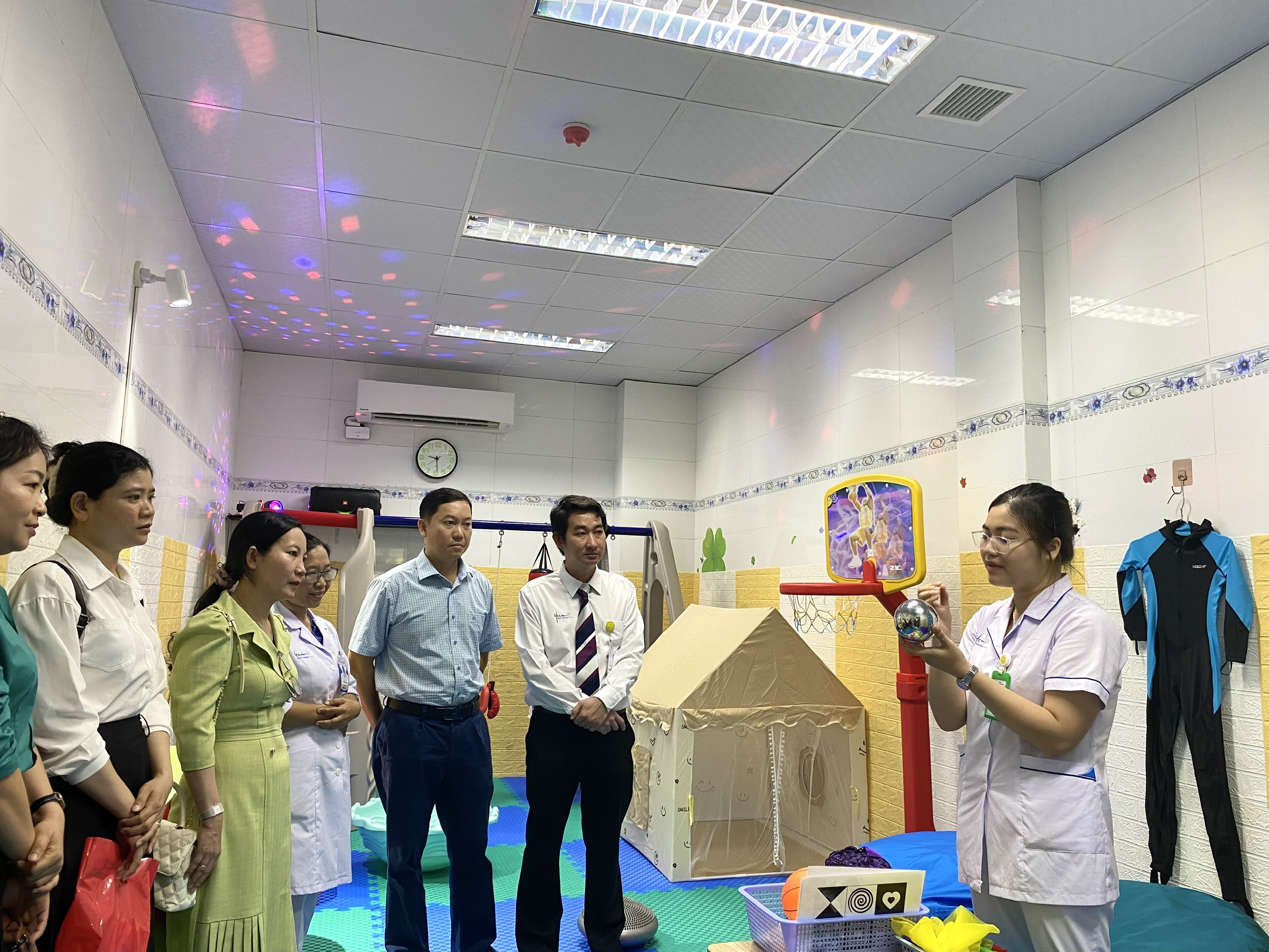 Bệnh viện Đa khoa Yersin Nha Trang: : Khánh thành Phòng Trị liệu giác quan cho trẻ rối loạn phát triển