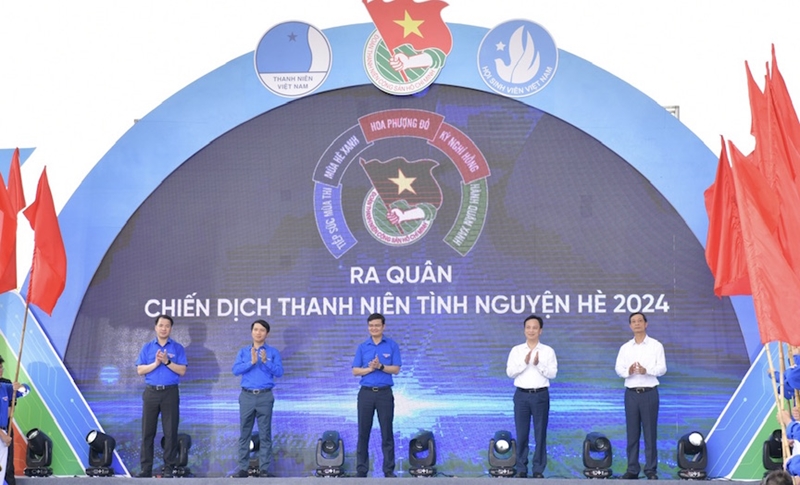  Đại biểu thực hiện nghi thức ra quân Chiến dịch Thanh niên tình nguyện hè năm 2024
