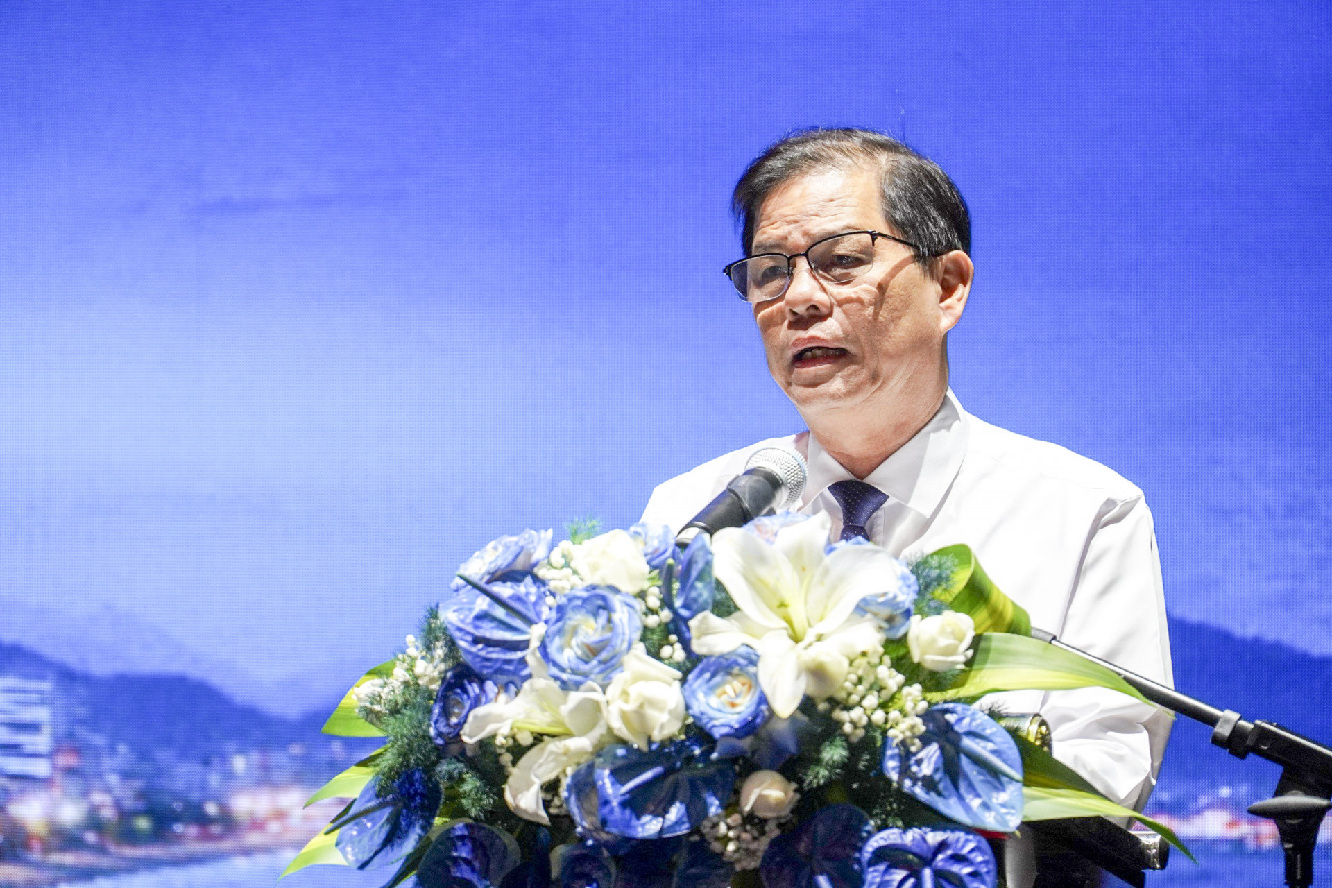 Ông Nguyễn Tấn Tuân - Chủ tịch UBND tỉnh Khánh Hòa phát biểu tại diễn đàn.