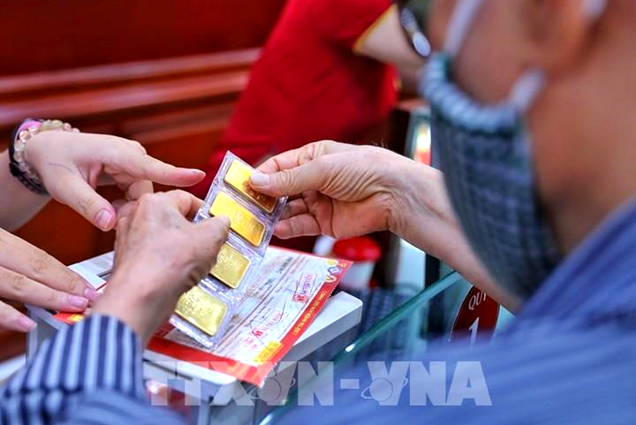 Đồng USD giảm đẩy giá vàng tăng cao