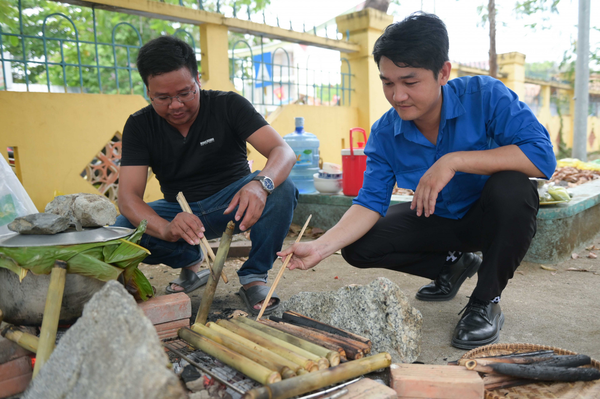 Món cơm lam ống tre của Đoàn xã Khánh Bình.