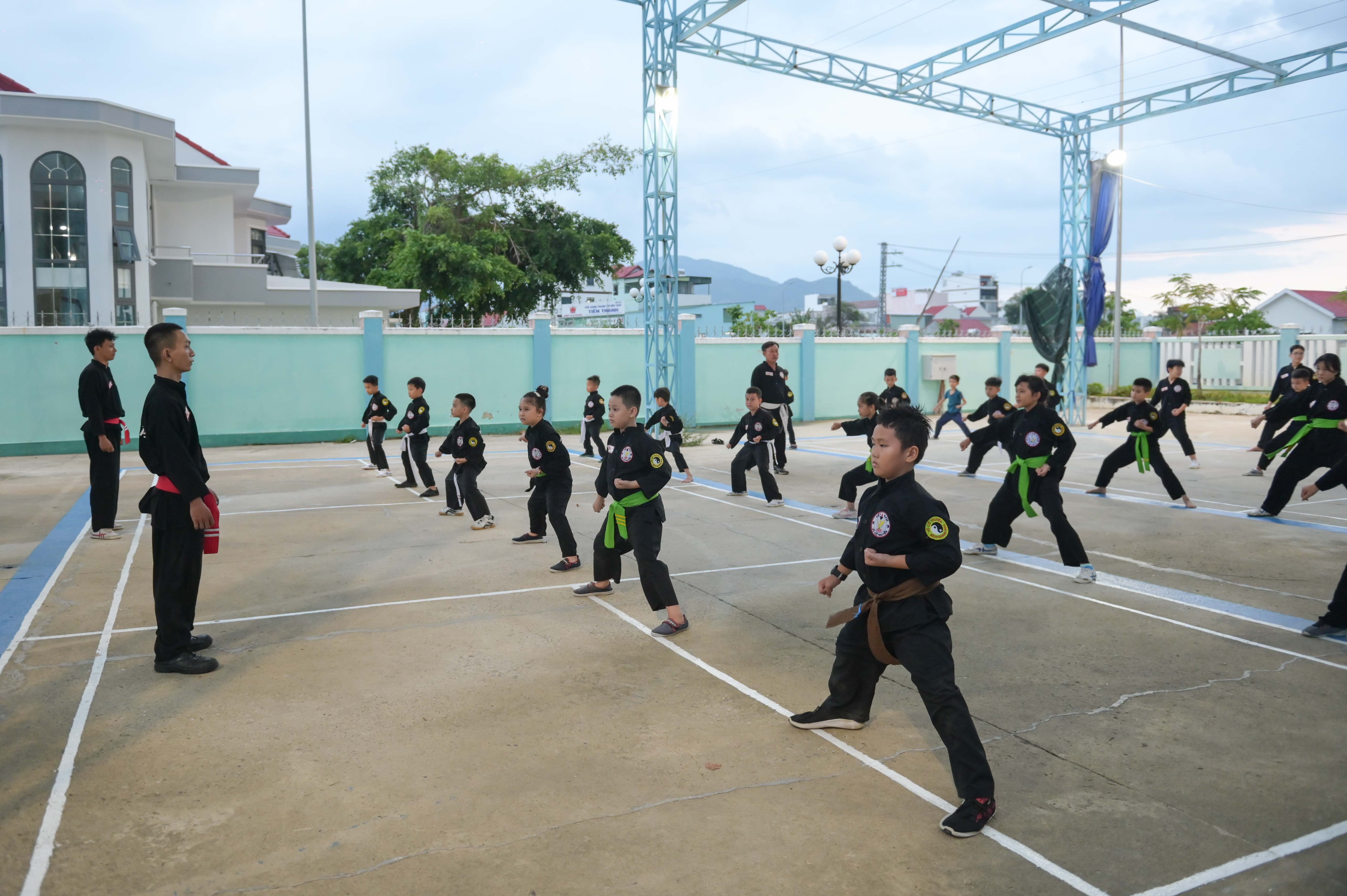 Lớp võ cổ truyền tại Nhà Thiếu nhi Diên Khánh.