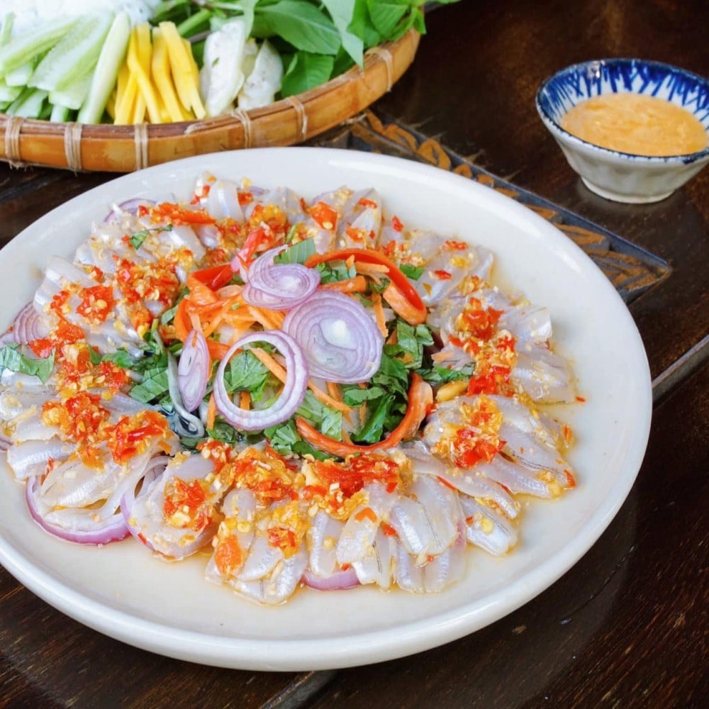1/Gỏi cá mai Nha Trang - món đặc sản được Hiệp hội Ẩm thực Việt Nam cấp Giấy chứng nhận trong Top Ẩm thực tiêu biểu Việt Nam giai đoạn I-2022- Ảnh: Internet