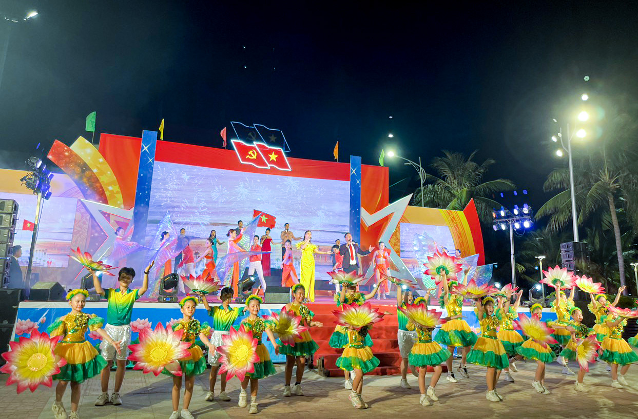 Chương trình nghệ thuật kỷ niệm ngày 30-4 và 1-5