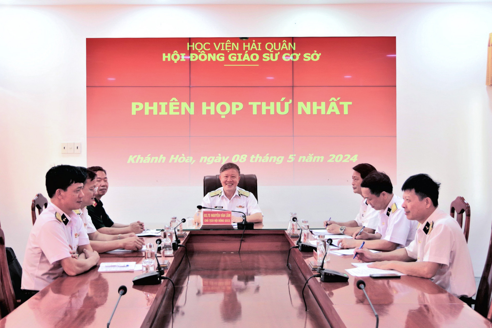 Hội đồng giáo sư cơ sở tổ chức phiên họp thứ nhất.