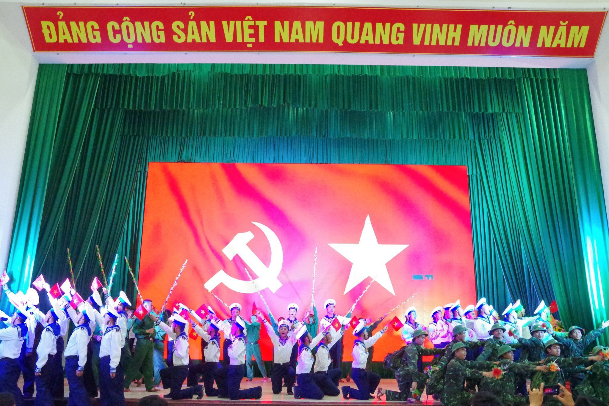 Trung tâm Huấn luyện Vùng 4 Hải quân: Tổ chức Liên hoan "Tiếng hát binh nhì, Vũ điệu binh nhì"