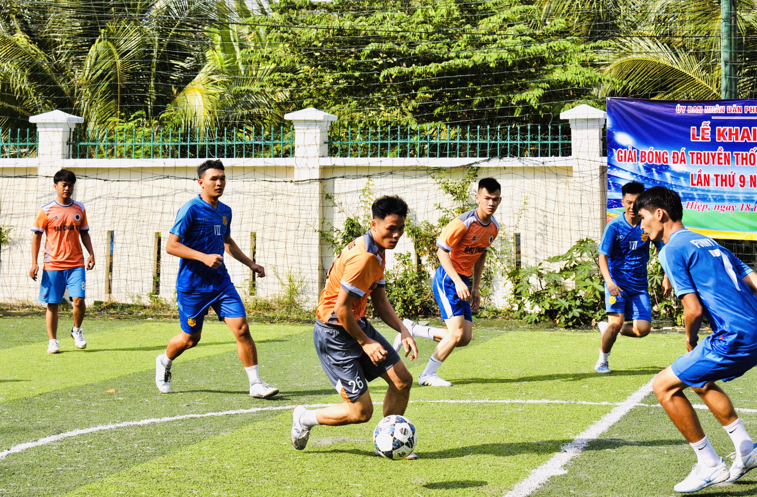 Hơn 90 vận động viên tham gia giải bóng đá truyền thống phường Ngọc Hiệp