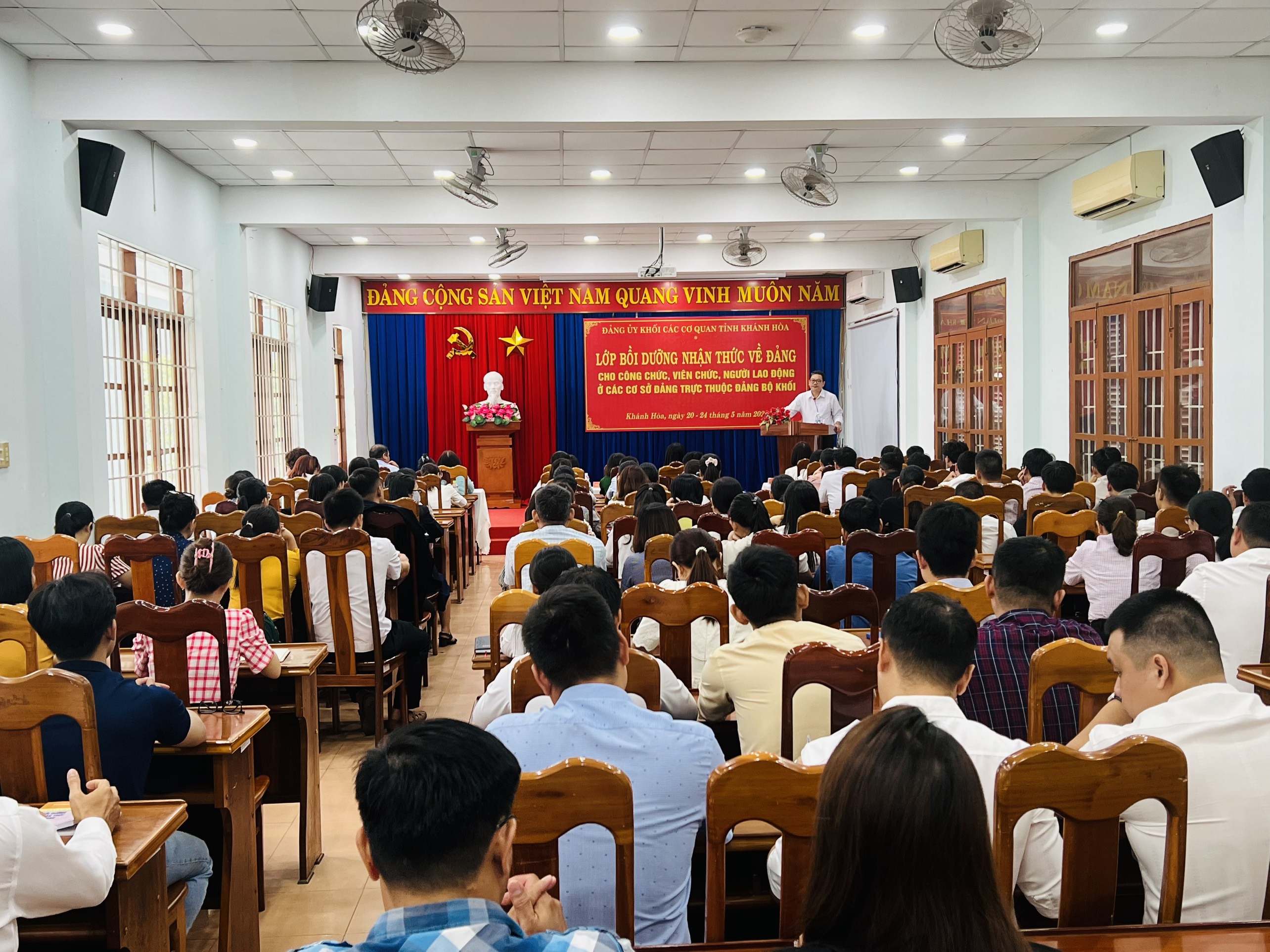 Đảng ủy Khối Các cơ quan tỉnh Khánh Hòa tổ chức lớp bồi dưỡng nhận thức về Đảng cho 110 quần chúng ưu tú