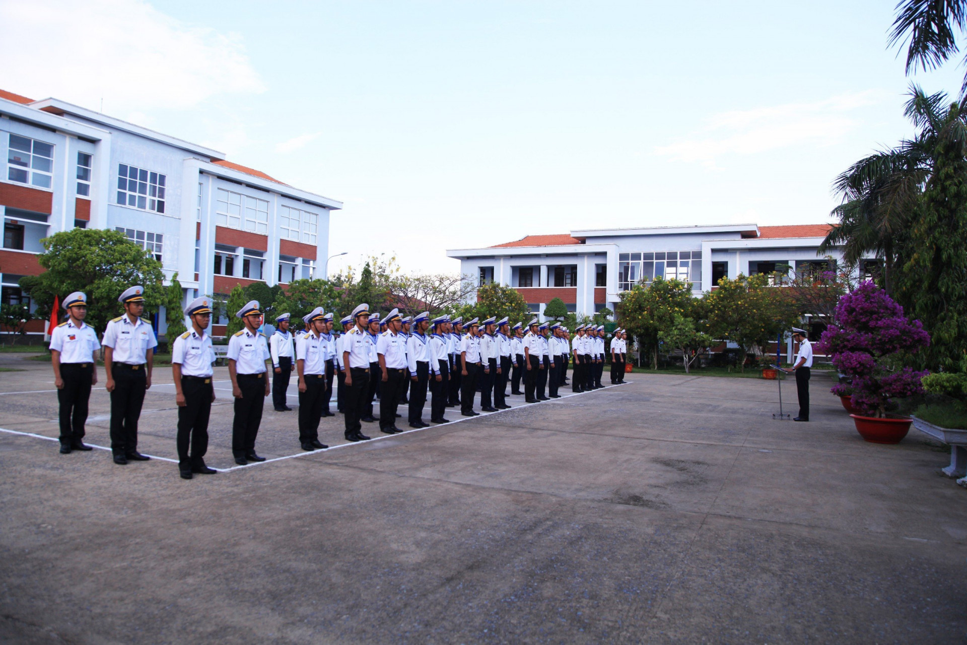 Quang cảnh buổi chào cờ, thông báo thời sự đầu tuần của Tiểu đoàn 458.