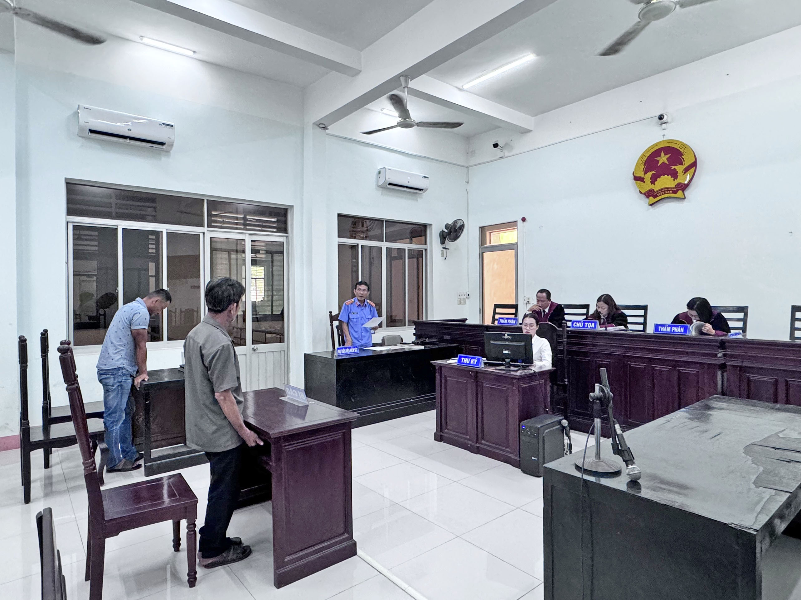 Lãnh án tù vì gây thương tích