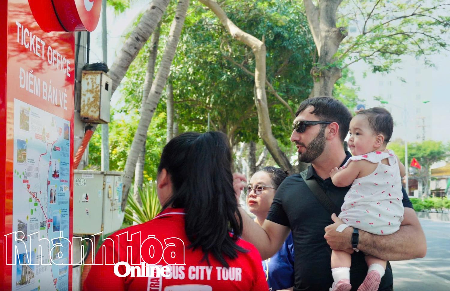 Mở 5 điểm bán vé dịch vụ Xe buýt thoáng nóc