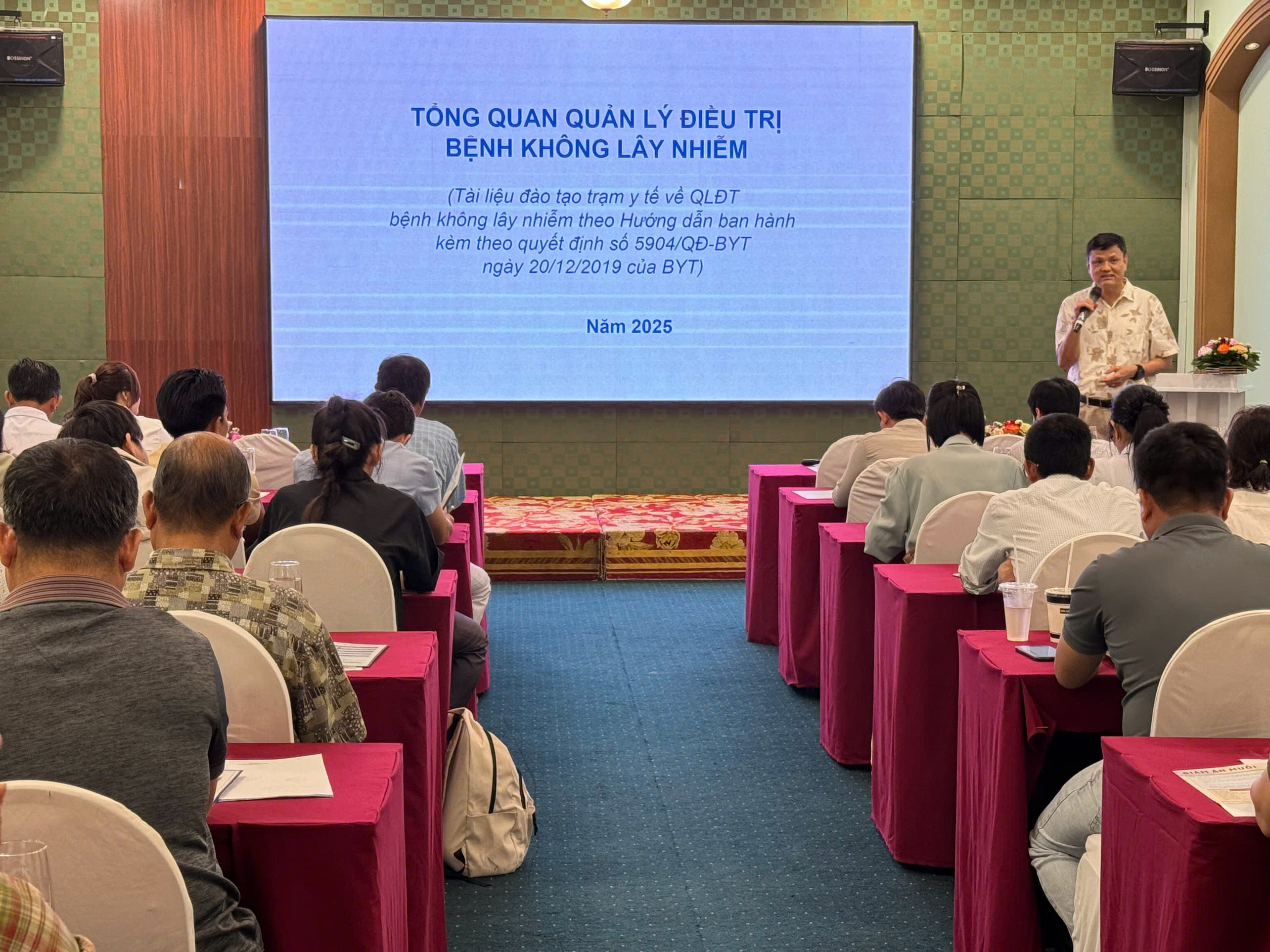 Hơn 60 nhân viên y tế tập huấn về các bệnh không lây nhiễm