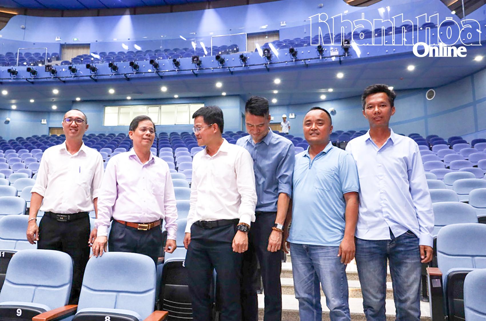 Chủ tịch UBND tỉnh Nguyễn Tấn Tuân kiểm tra tiến độ hoàn thiện công trình Cung Văn hóa thiếu nhi tỉnh