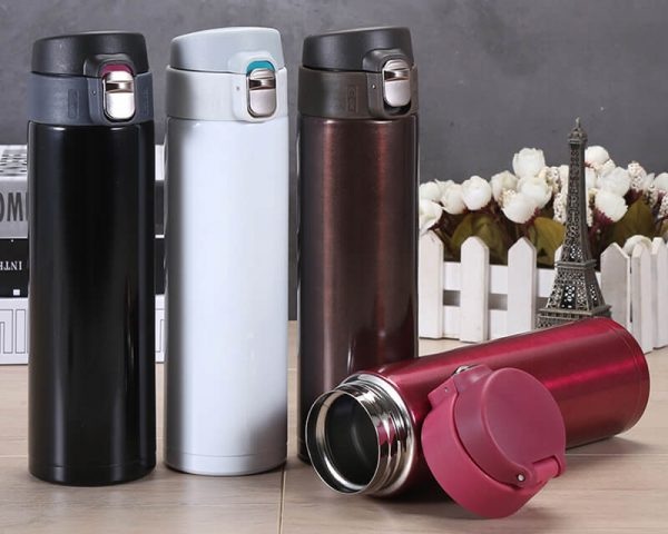 Khi chọn mua bình, bạn nên ưu tiên các sản phẩm có lớp vỏ ngoài và lõi bên trong làm từ cùng chất liệu.