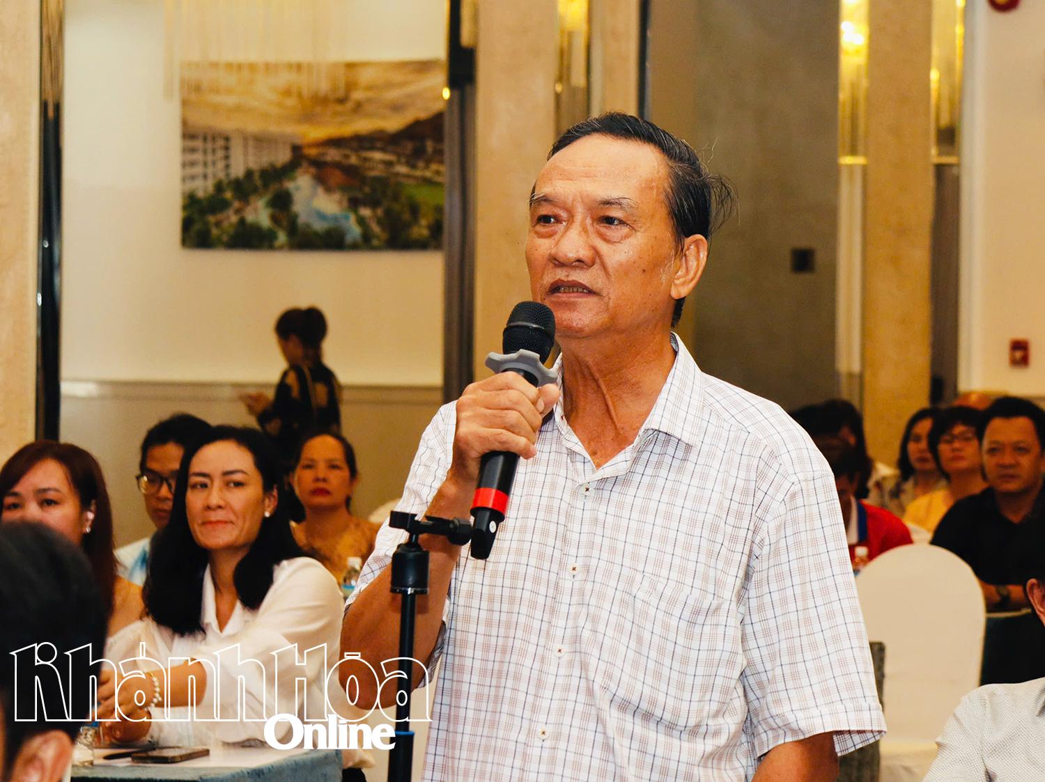 Journalists asking questions at the press conference

