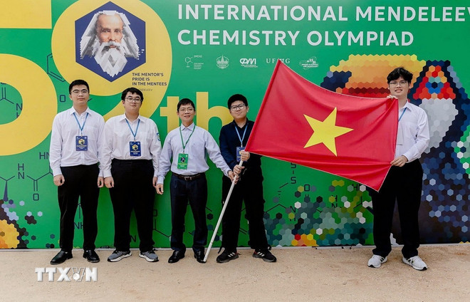 hành tích xuất sắc của đoàn học sinh Việt Nam tiếp tục khẳng định năng lực, trí tuệ và bản lĩnh hội nhập của thế hệ học sinh Việt Nam trên đấu trường quốc tế. (Ảnh: TTXVN phát)