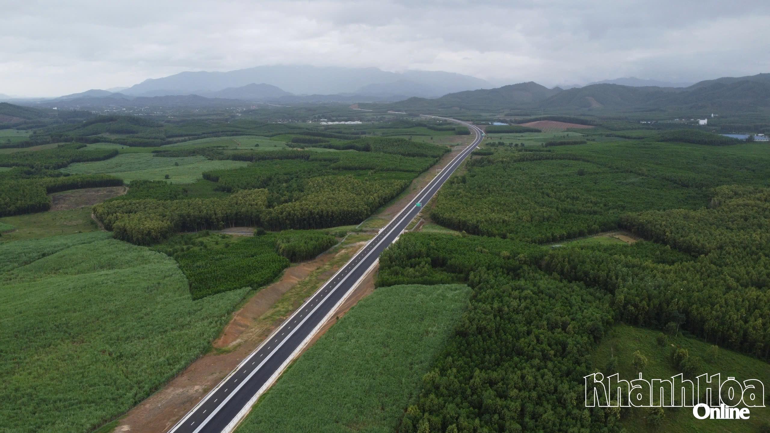 Tăng cường bảo đảm an toàn giao thông trên các tuyến đường bộ cao tốc, an toàn hàng không, hàng hải và đường thủy nội địa