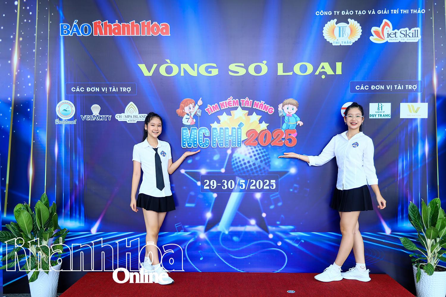 Hai chị em Lê Kỳ Anh - Lê Châu Anh cùng tham gia cuộc thi Tìm kiếm tài năng MC nhí 2025.
