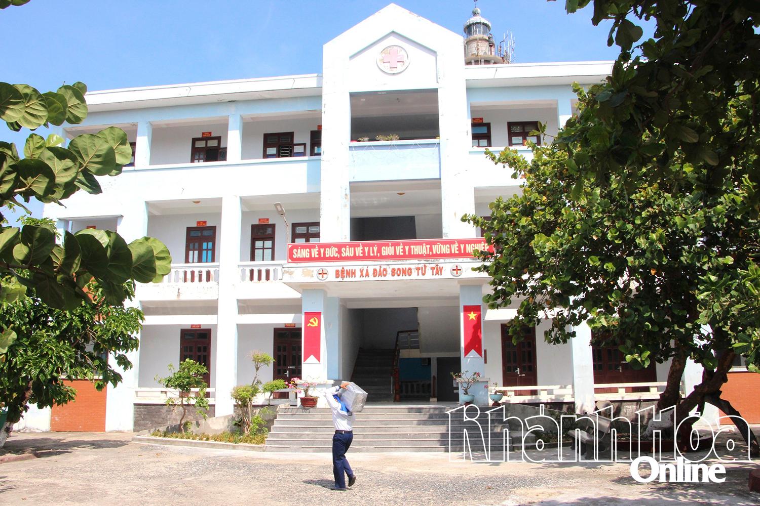 Bệnh xá đảo Song Tử Tây được đầu tư xây dựng khang trang.
