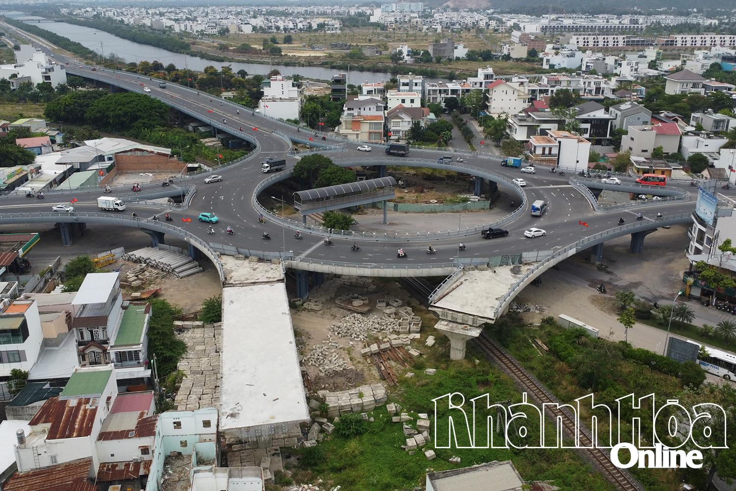 Khẩn trương xử lý vết lún trên nút giao Ngọc Hội