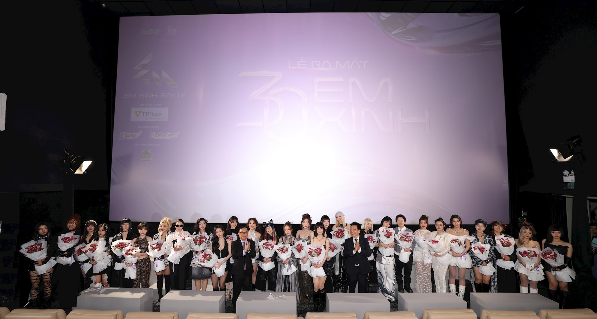 Các nữ nghệ sĩ tham gia chương trình Em xinh say hi ra mắt. Ảnh: BTC