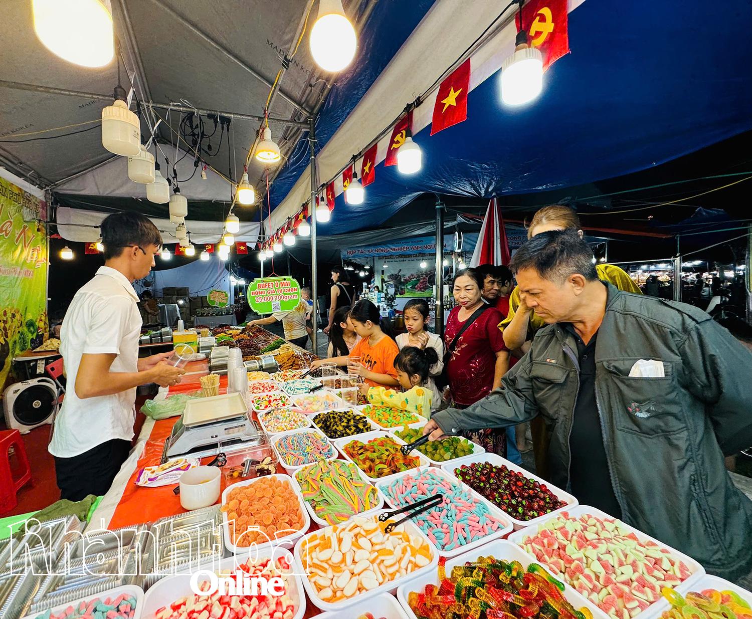 80 gian hàng tham gia Phiên chợ đặc sản vùng miền Khánh Hòa năm 2025