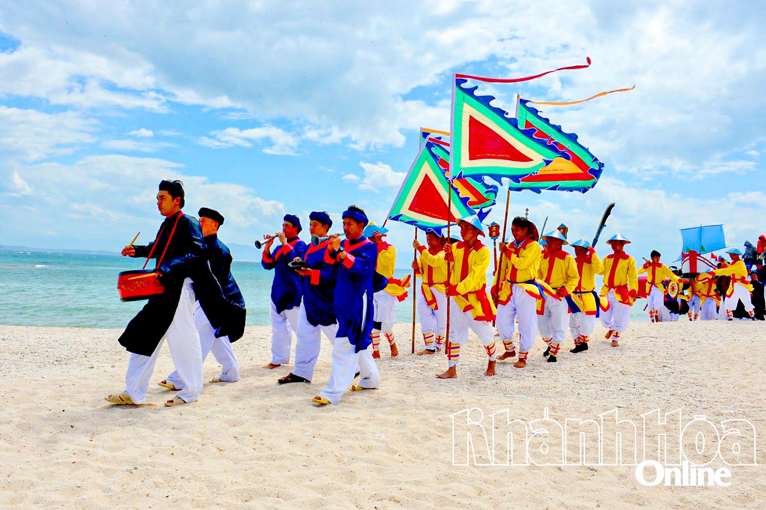 Khanh Hoa Salanganes Nest Festival on Hon Noi island