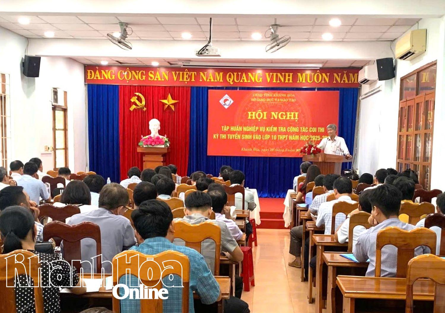 Quang cảnh buổi tập huấn. 