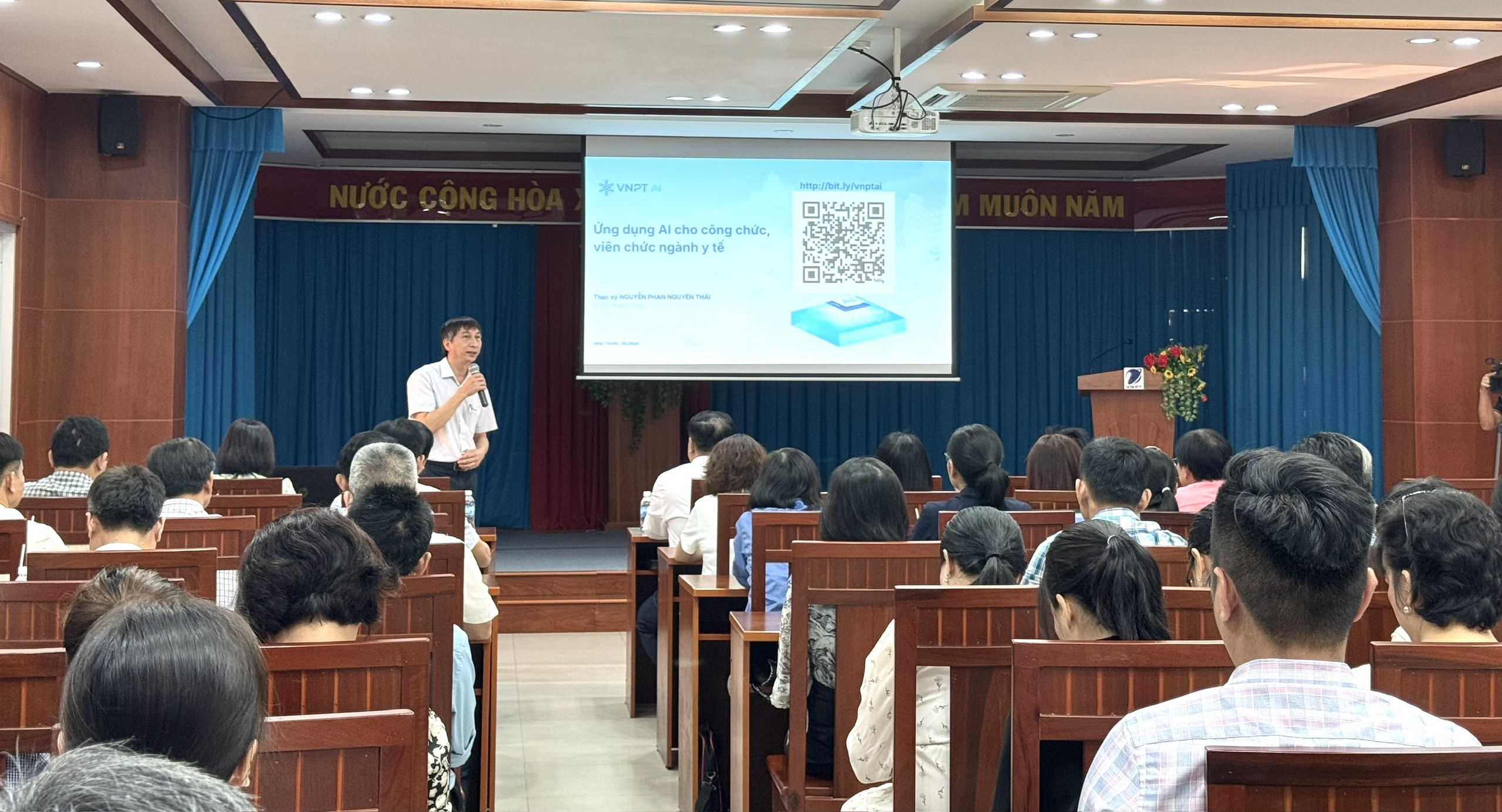 Hơn 150 công chức, viên chức ngành Y tế Khánh Hòa được tập huấn về ứng dụng AI