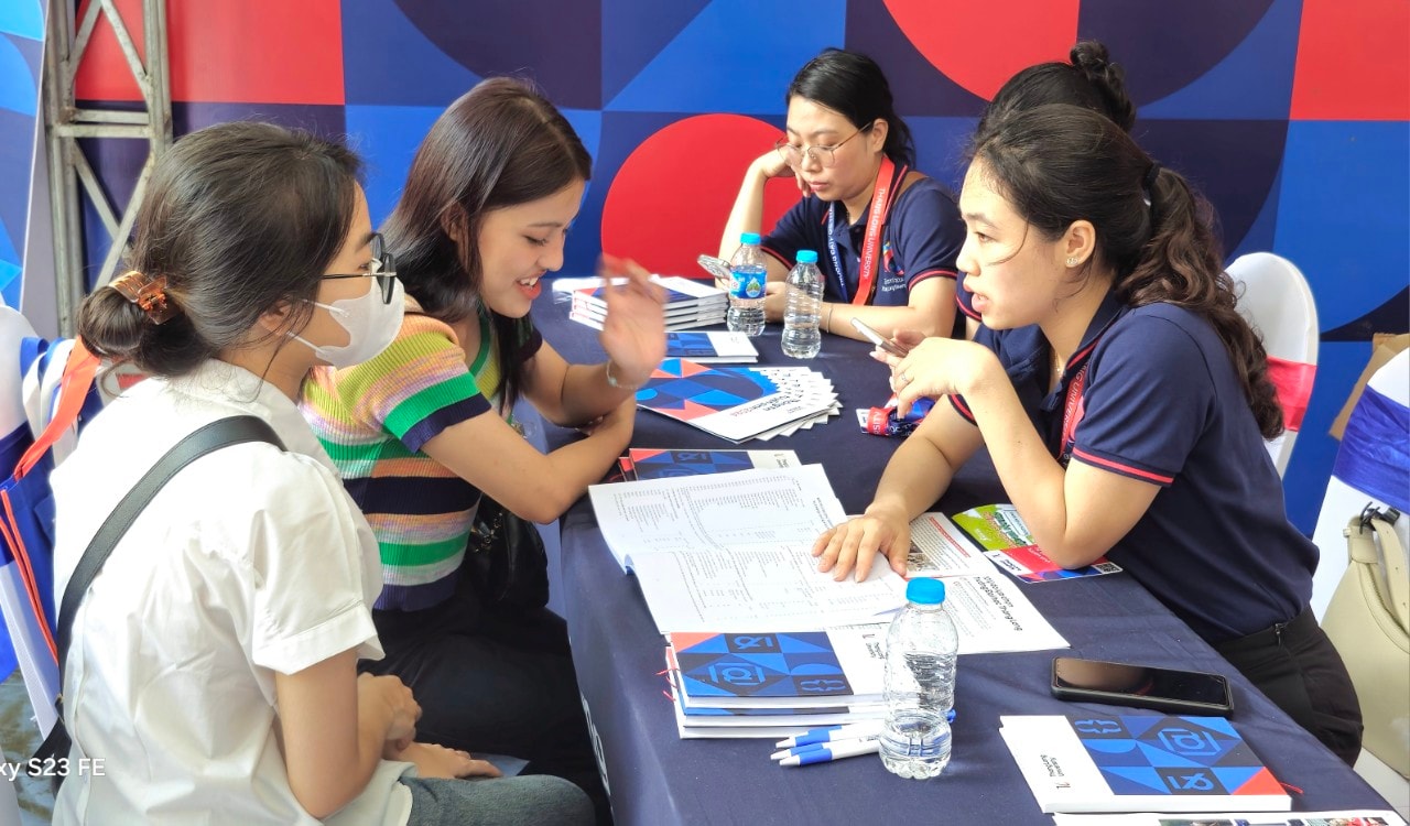 Thí sinh đăng ký nguyện vọng xét tuyển đại học từ ngày 16-7. Ảnh: Lê Nguyễn