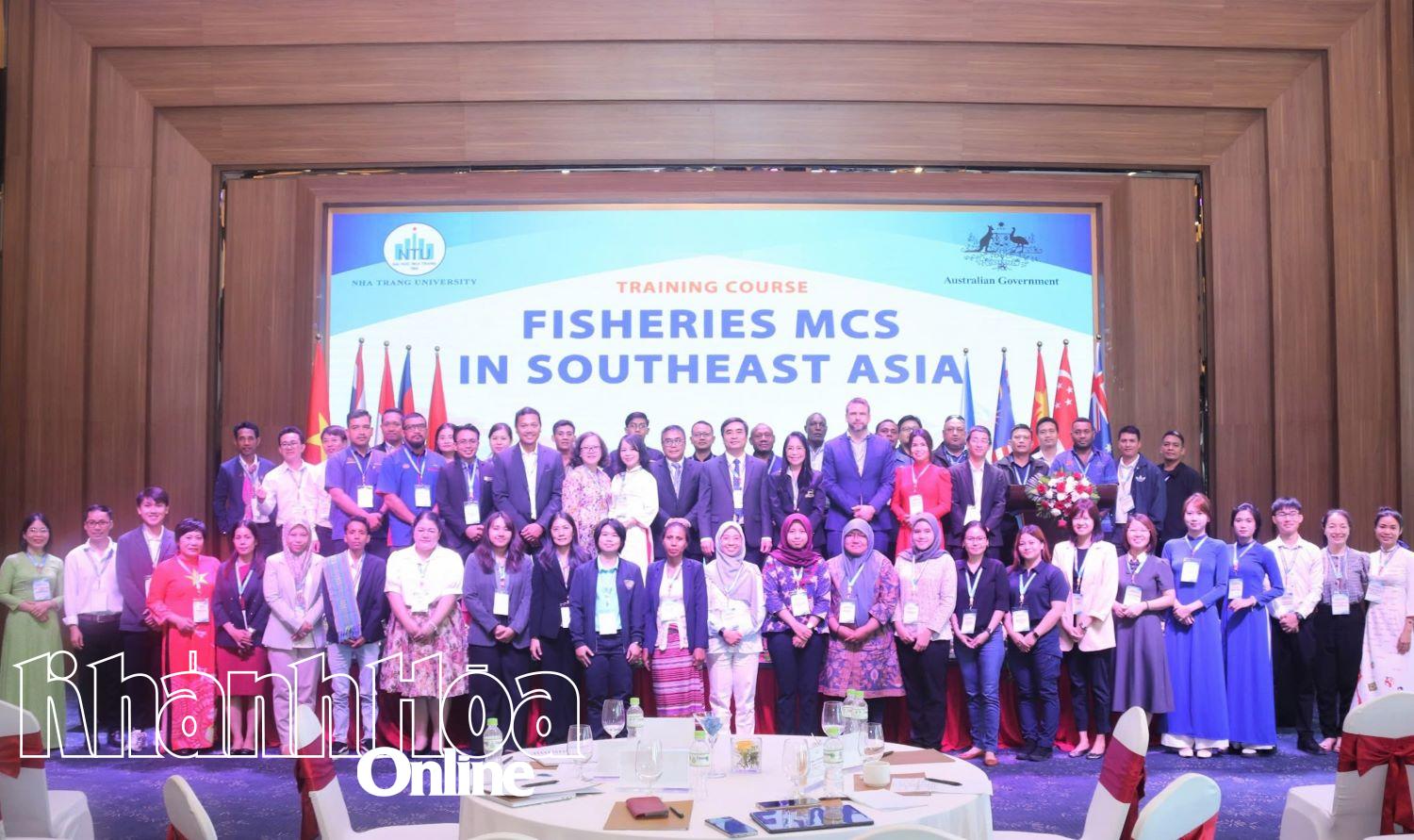 Trường Đại học Nha Trang khai giảng khóa tập huấn về theo dõi, kiểm soát, giám sát nghề cá