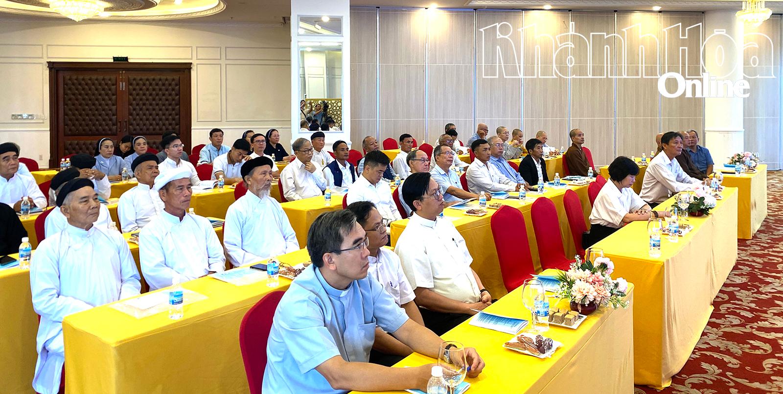 Các đại biểu tham dự Hội nghị.