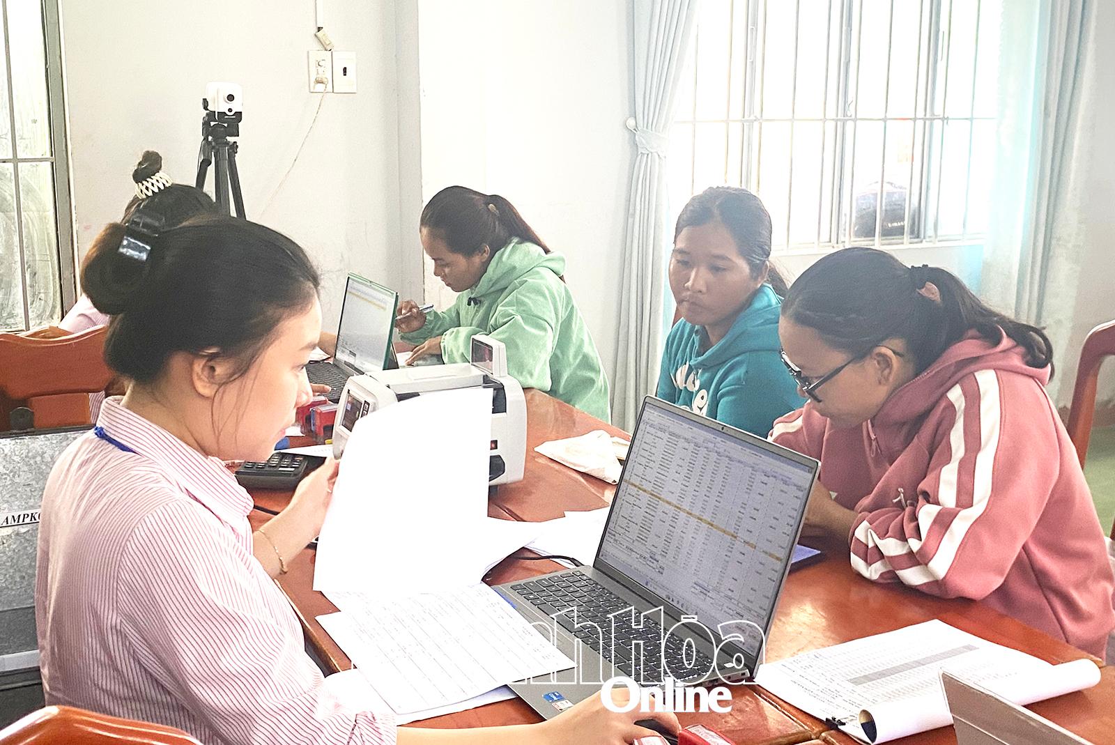 Trợ lực cho đồng bào dân tộc thiểu số thoát nghèo