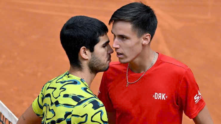 Roland Garros: Đương kim vô địch Alcaraz thị uy sức mạnh; Tsitsipas thua sốc 