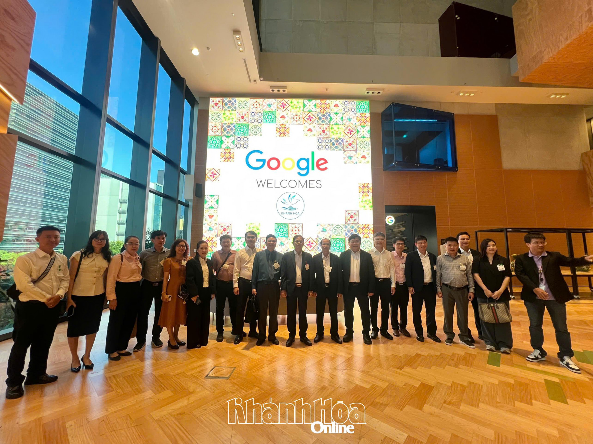Khanh Hoa Provincial Delegation posing for photo at Googles office in Singapore 

