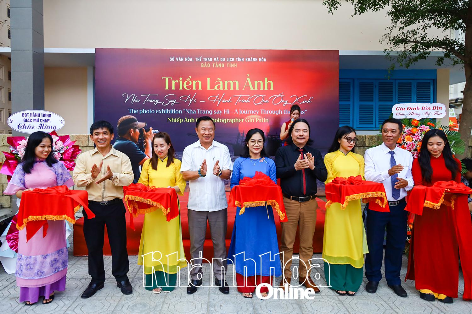 Representatives cutting ribbon to open the photo exhibition

