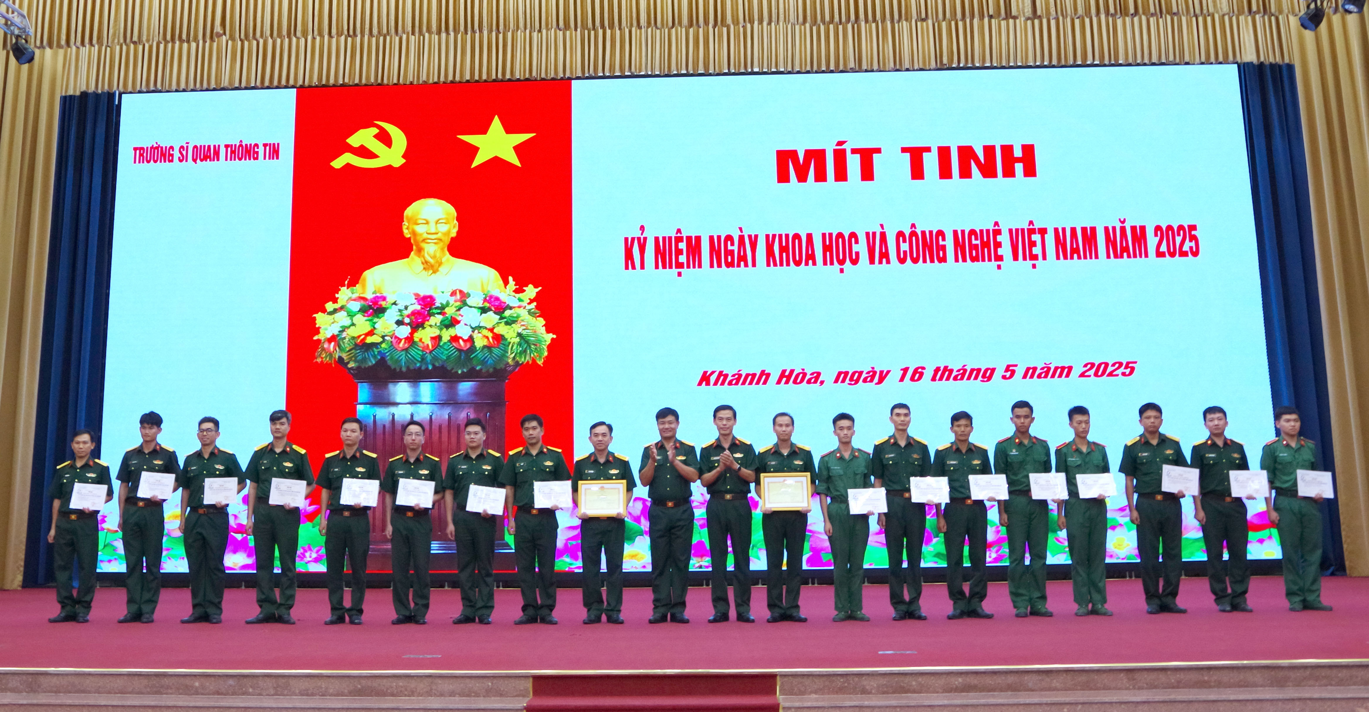 Trường Sĩ quan Thông tin mít tinh kỷ niệm Ngày Khoa học công nghệ Việt Nam